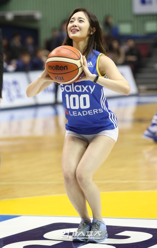 꽉끼는 바지 입은 최설화 | 인스티즈