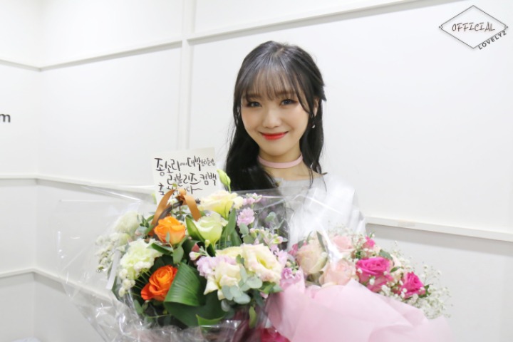 [러블리즈] 퇴근길 버스가 생각보다 널널해서 수정이 | 인스티즈
