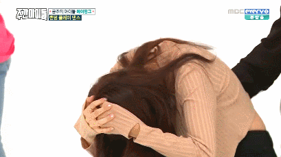 정형돈한테 가식없이 뿅망치 맞은 손나은.gif | 인스티즈