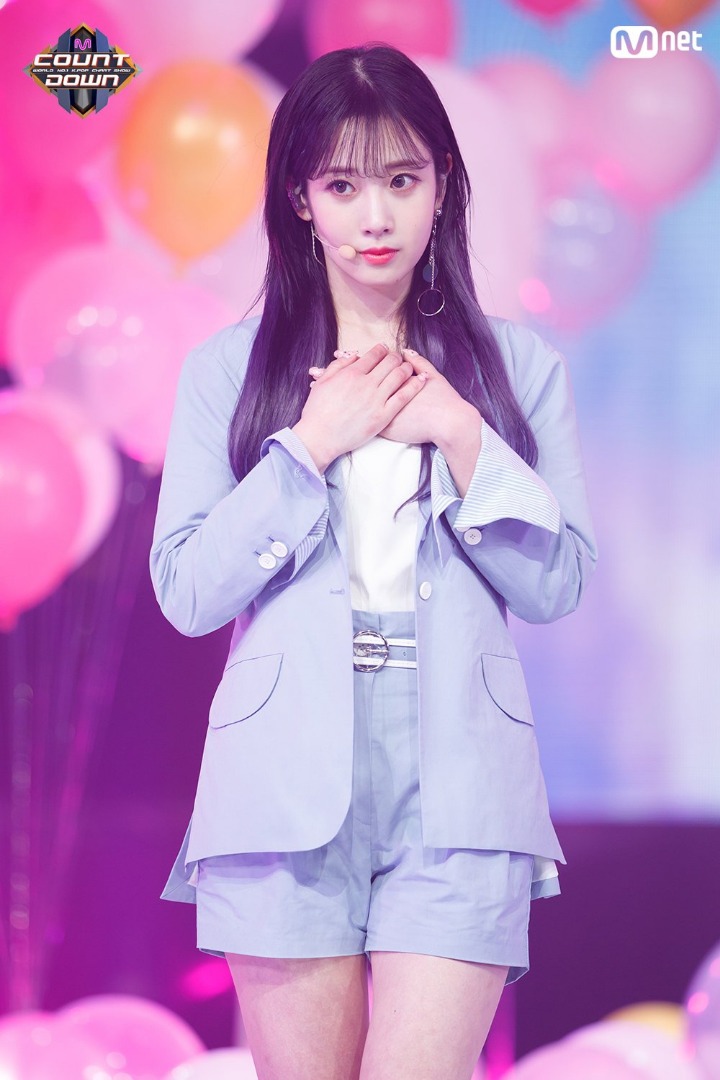안무도중 스스로 꽃가루 뿌리는 러블리즈 | 인스티즈