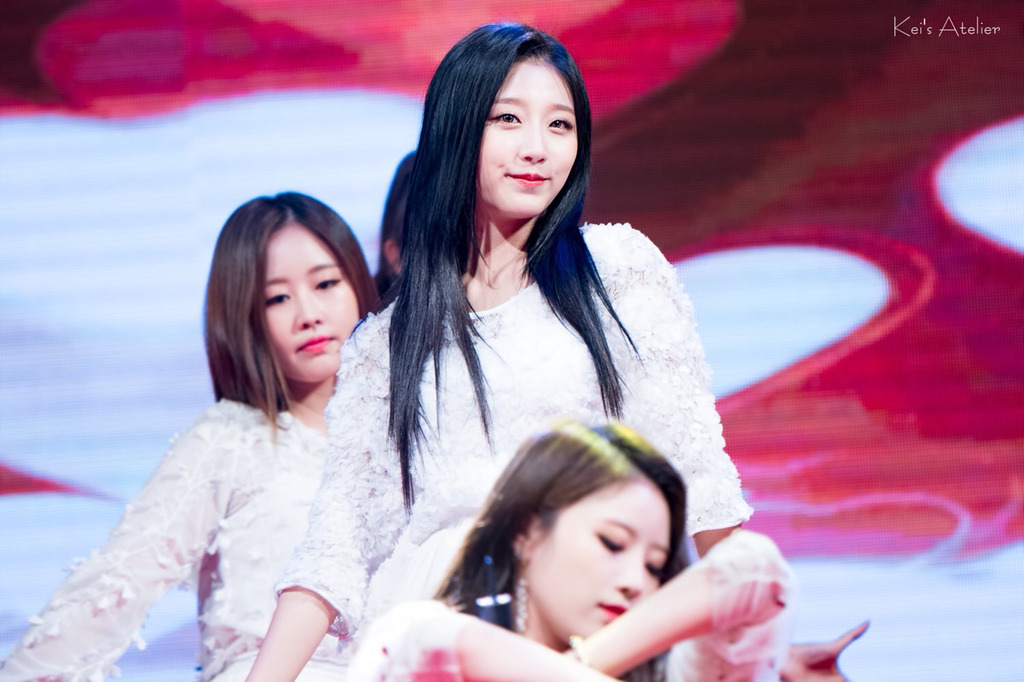[러블리즈] 친구들이 삼겹살 먹으러 가자고 연락이 와서 예인이 | 인스티즈