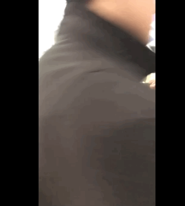 공항에서 사람 밀치고 가는 워너원 매니저.gif | 인스티즈
