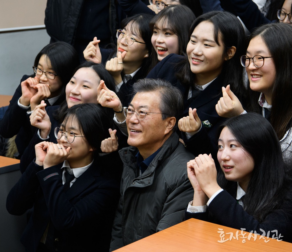 [효자동사진관] 문재인 대통령 포항여고 방문 사진(엄청 시끄럽긔) | 인스티즈