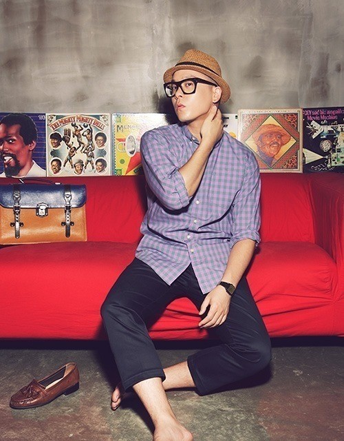 데뷔 초를 제외하고 대중매체에 얼굴을 보인게 희귀할 정도로 적은 유일무이한 가수 | 인스티즈