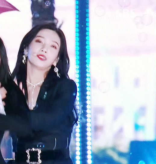 분위기 넘치는 가요대전 레드벨벳 조이.jpgif | 인스티즈