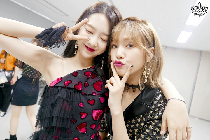 오마이걸 불꽃놀이 비하인드 사진 | 인스티즈