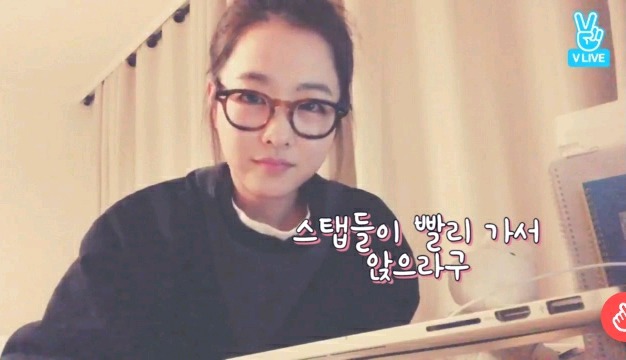 지하철 탔는데 옆자리에 본인 영상보는 시민을 만난 박보영 | 인스티즈
