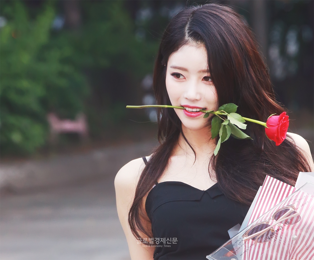 러블리즈 미주의 역대 출근길 모습 중에 최고 레전드 날.jpgif | 인스티즈
