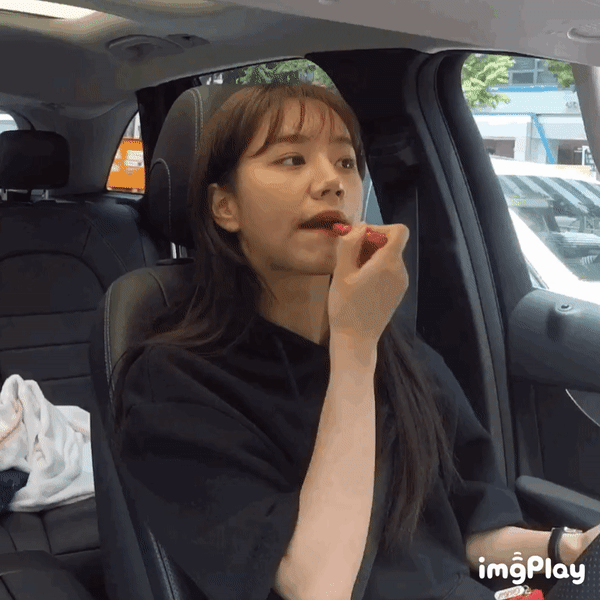 립스틱 바르는 혜리 | 인스티즈