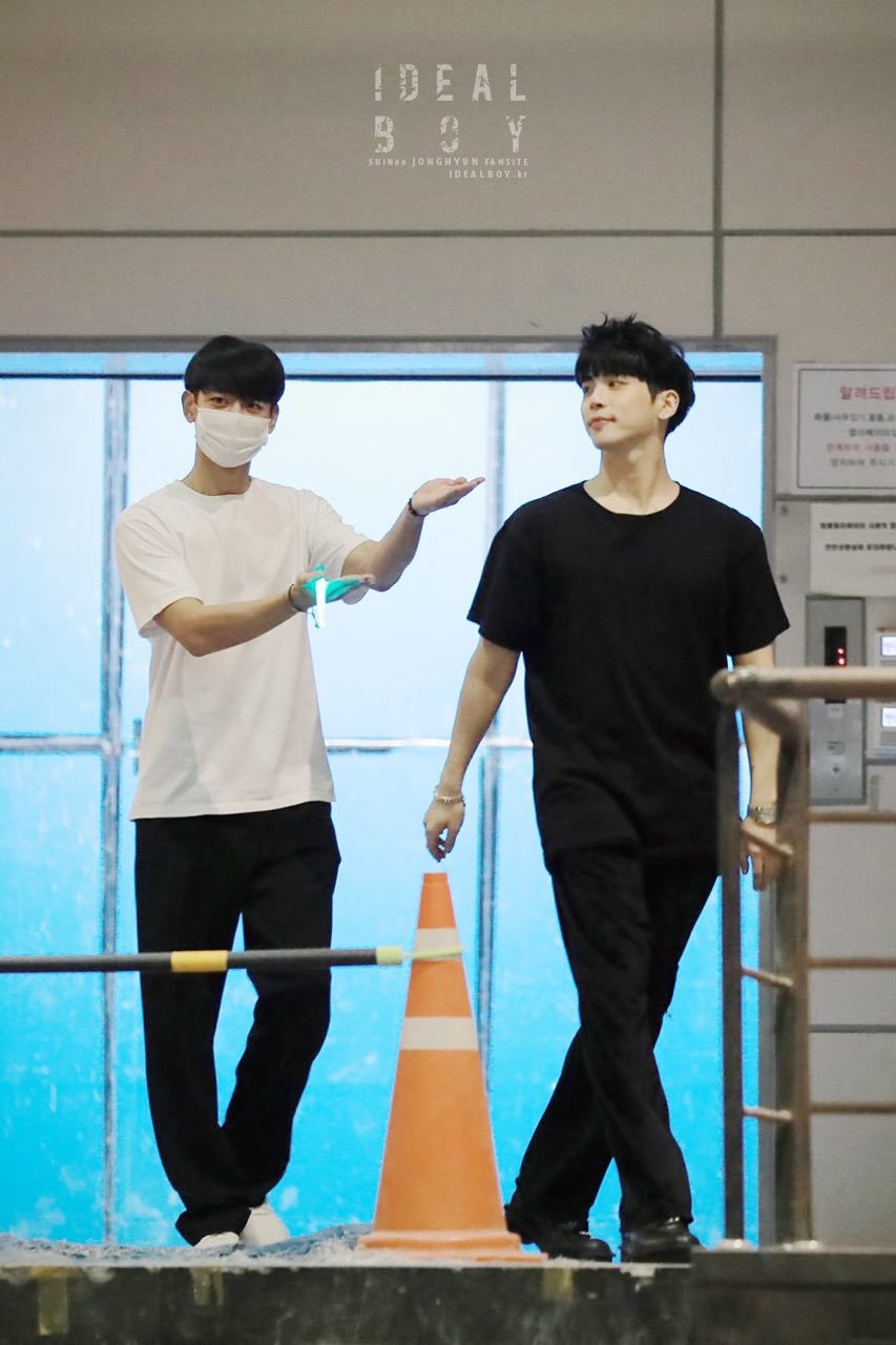 [샤이니] 화이트티셔츠를 입은 민호 | 인스티즈