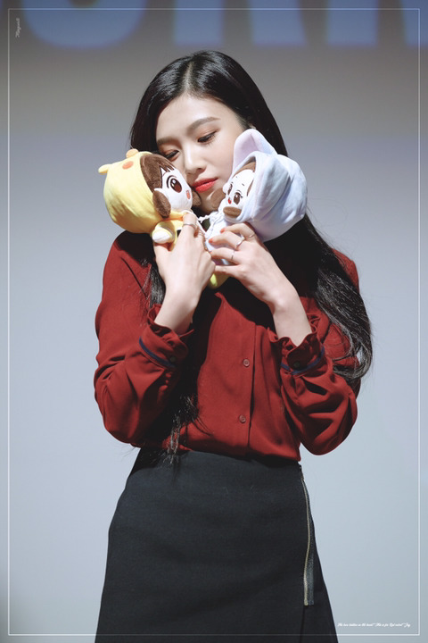 큐티와 섹시 둘 다 마스터한 레드벨벳 조이.jpgif | 인스티즈