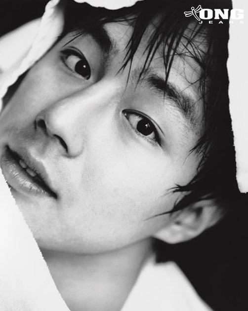 박보검에게 많이 꿇리지 않는 조인성 20대 초중반 외모 | 인스티즈