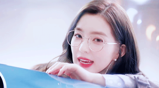 안경 쓴 귀여운 아이린.gif | 인스티즈